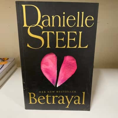 Danielle Steel: Betrayal
