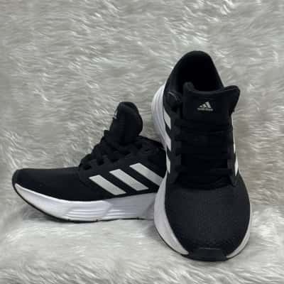 Adidas Womens Size 7.5 Sneakers Black  / White 