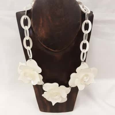 Lovisa Bohemian style chunky statement necklace featuring a large creamy white coloured acrylic roses
