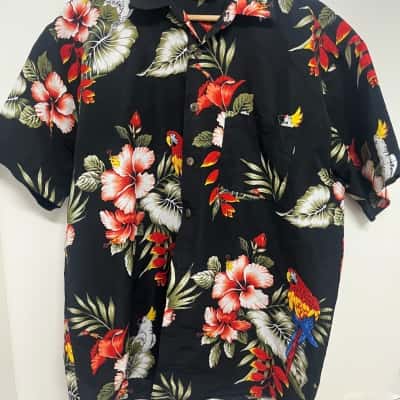  Lowes Men's Size L Short Sleeve T-shirt - Parrot and Floral