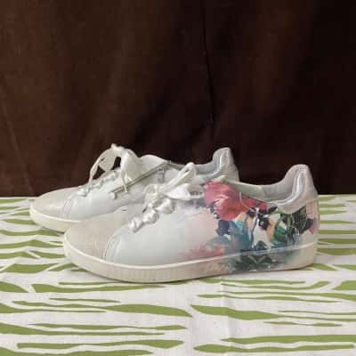 Softwaves Parrot Flat Tie/Zipper Sneakers, Size EU38