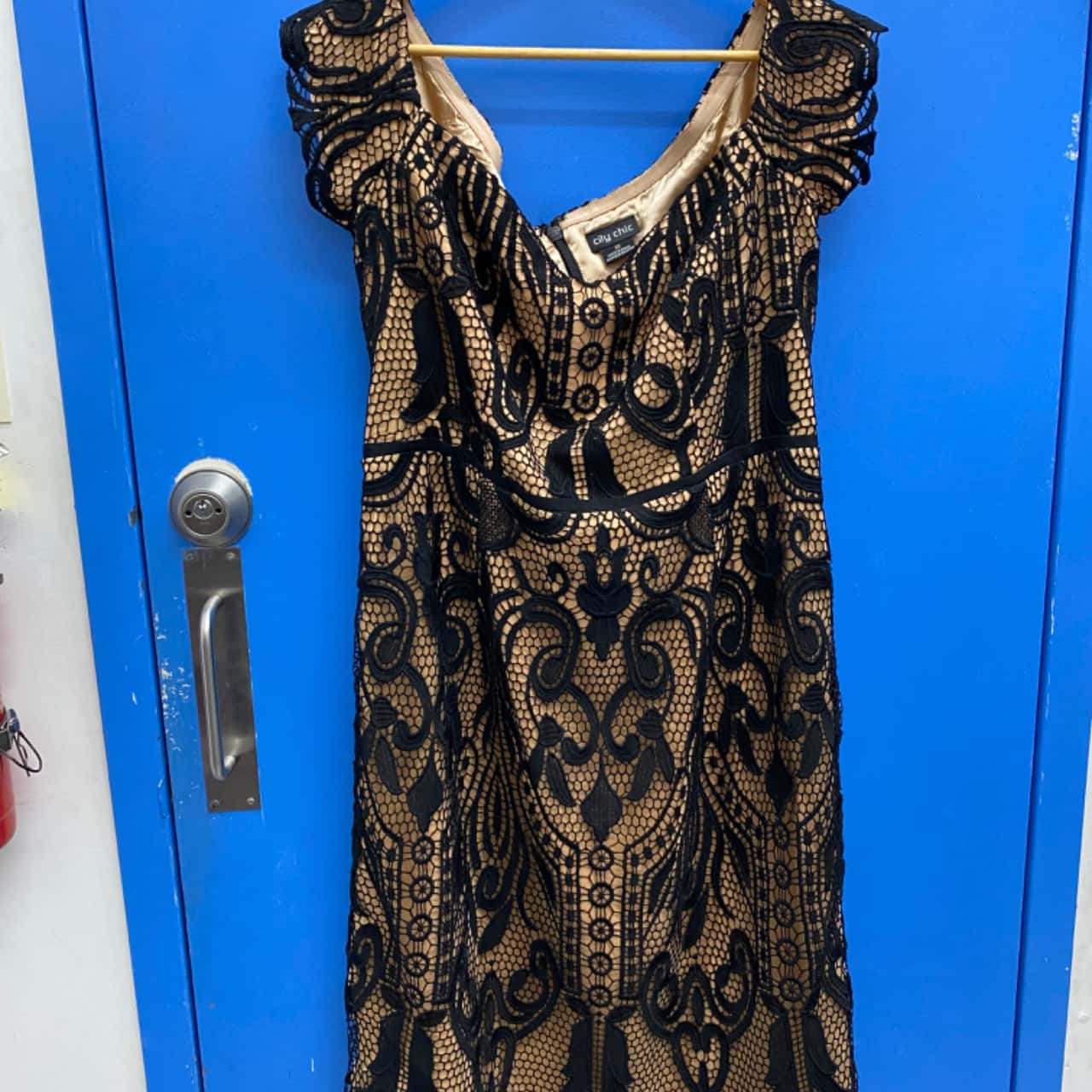 City Chic Womens Size XS Formal Dress / Free Size Dress / Short Sleeve