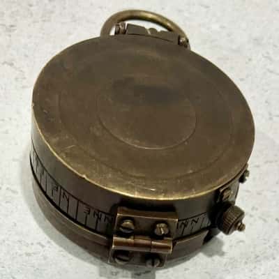 WW II MILITARY FIELD POCKET COMPASS TG & LH