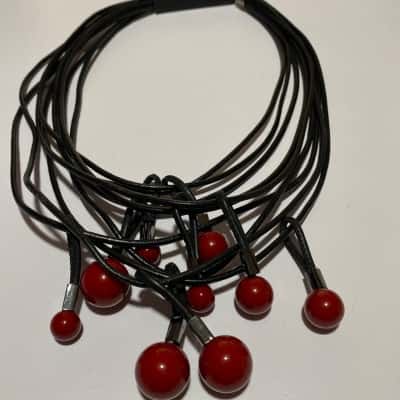 Taking Shape Womens Necklace Black  / Red 