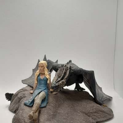 Game of Thrones Daenerys & Drogon (Mouth Closed) 9" Statue