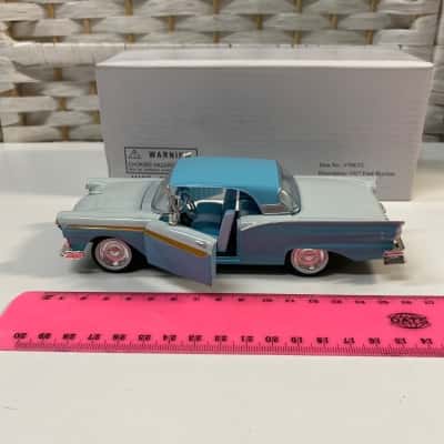 1957 Ford Skyliner 1/32no 57SKYL die cast model car
