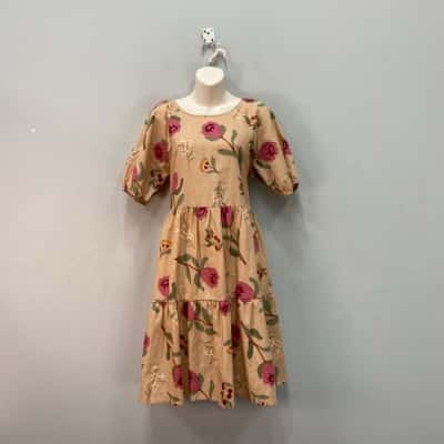 Princess Highway Womens  Size 8 Babydoll Dress Beige / Floral 