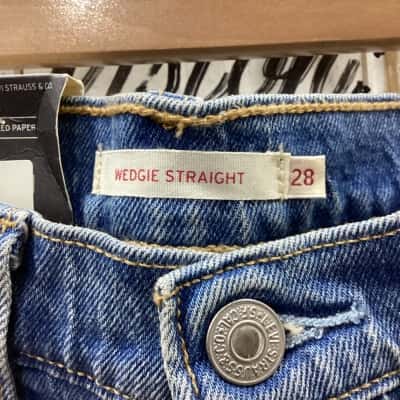 Levi Strauss & Co. / Levis Brand! As new!! Mens  Size 32 / 36 Relaxed Fit Jeans Navy Blue 