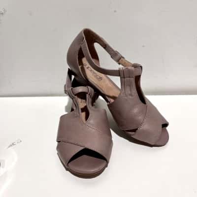 Diana Ferrari Womens  Size 38 Heels Grey 