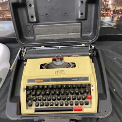 Brother Deluxe 762TR typewriter 