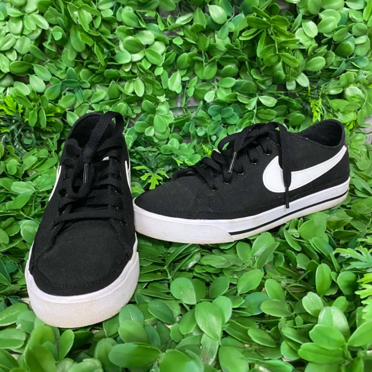 Nike Shoes Unisex Size 7US Black / White (s)