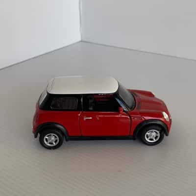 Welly Mini Cooper Hatch Diecast Model, 1:32 scale