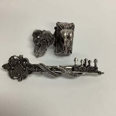 Gothic Costume Jewellery Set Poison Rings + Hair Clip