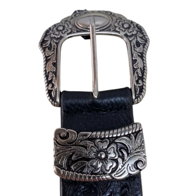 Carolina Crowley Collection Leather Belt with silvertone buckle Womens  Size M 