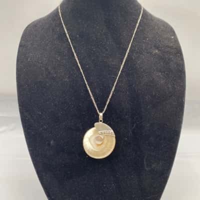 Sterling Silver Shell Pendant Necklace 
