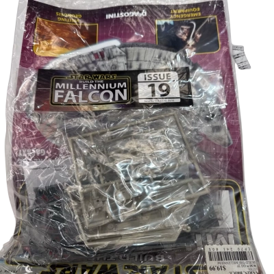 Star Wars build the millennium falcon issue 19