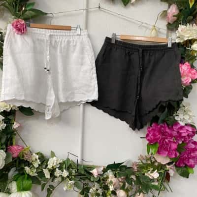 Auguste The Label Womens  Size 10 Shorts 1 x Black  / 1 x white 