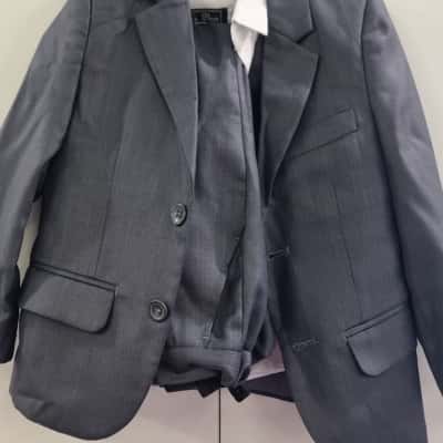  Kids  Size 3 Jacket / Pants Grey suit