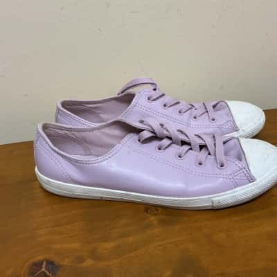 Converse Womens  Size 9 Sneakers Pink  