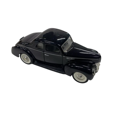 Diecast 1940 Ford Deluxe Coupe 1:18 scale
