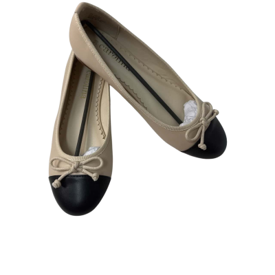 BNWT Carolina  Size 38 ballet Flats Beige / Black  rrp$139.90