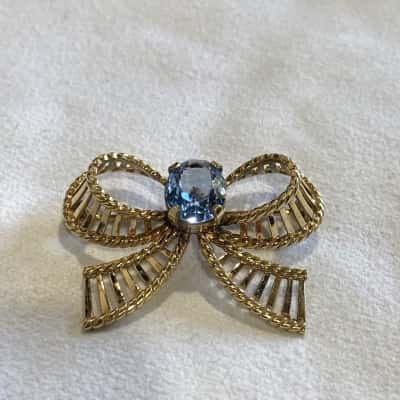 Womens Brooch Van Dell antique style Brooch set with a light blue stone