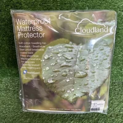 Cloudland Waterproof Mattress Protector Size Queen (New)