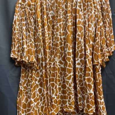 Country Road Womens Size 12 Ruffle Sleeve Giraffe Print Blouse