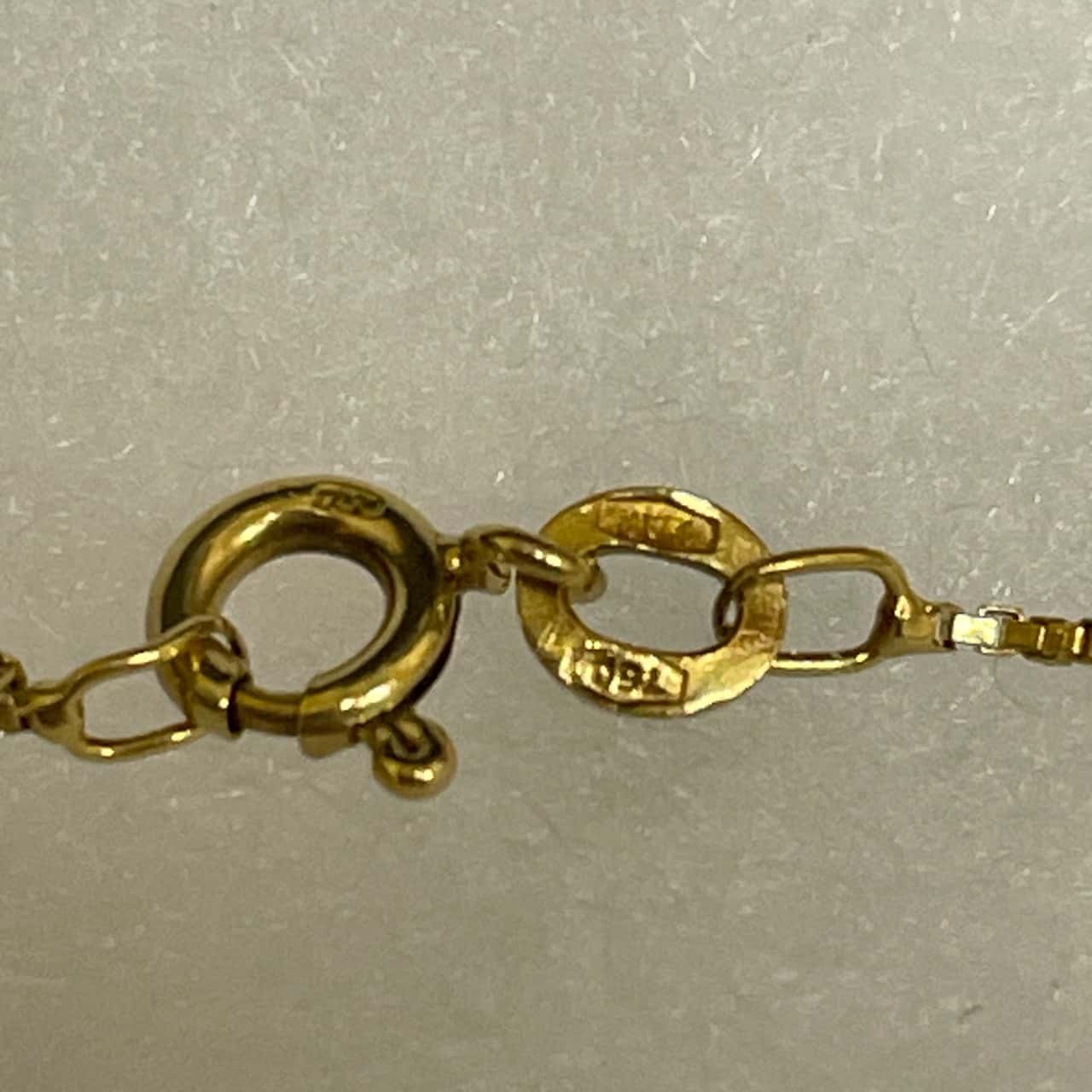 Women's 18ct Gold Boxed chain