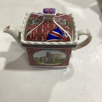 James Sadler teapot - Windsor Castle + Union Jack