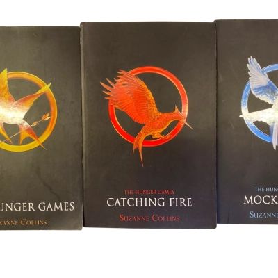 The Hunger Games Set Suzanne Collins