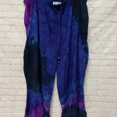 Curvaceous Size 2XL 3/4 Pants 