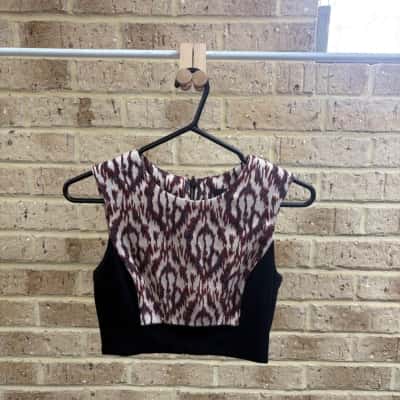  Cue Womens sleeveless patterned shirt Size 6 
