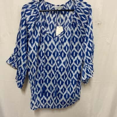  Women’s Blue and White Top