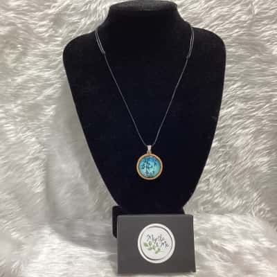  Women’s Handcrafted Pendant Necklace 
