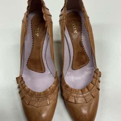 Gixus Womens Size 37 Heels Brown 