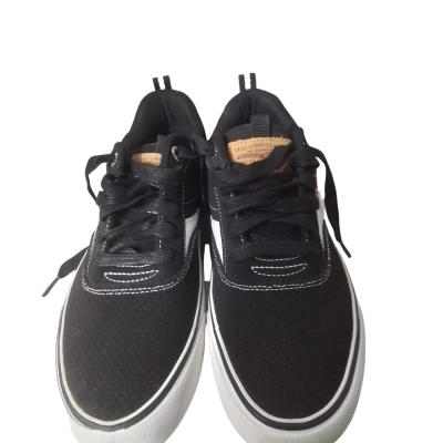 Levis Mens  Size 7 Sneakers Black  / White 