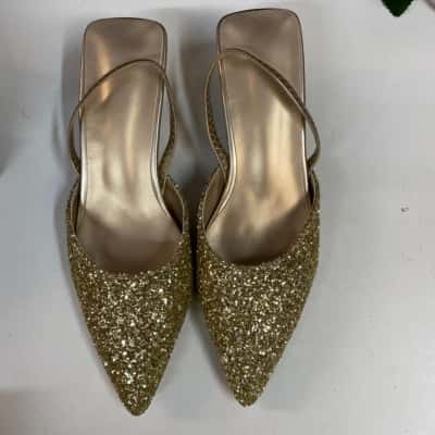 Womens Gold Sparkly Sandal w/Small Heel Size 35
