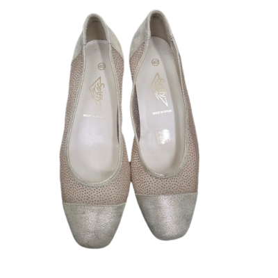 Spiffy Champagne Gold Metallic Mesh Embellished Wedge Shoes – Size 40