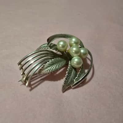  Womens Brooch - faux pearls