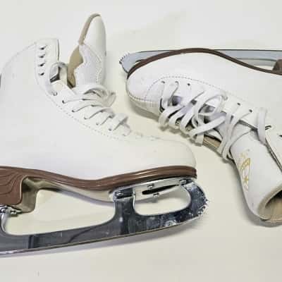 Jackson Mystique Children's Size 4 Ice Skates.
