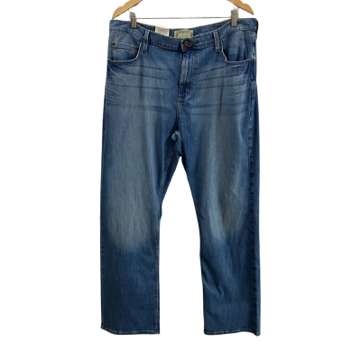 Wrangler Mens  Size 38 X 32 Straight Leg Jeans 