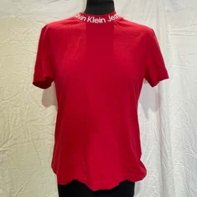 Calvin Klein Size M T-shirts Red 
