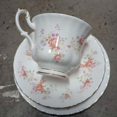 Royal Albert Trio Set - Peach Rose (A)