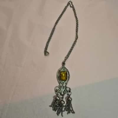  Womens Vintage Necklace with amber coloured stone