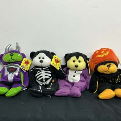 4x Halloween Themed 2000s Beanie Kids