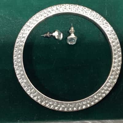  Womens Silver Tone Bangle & Earrings 