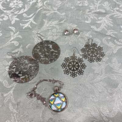  Womens Earrings / Necklace Silver-tone Bundle