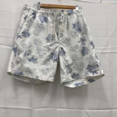  Men’s  Industry Size XL Off White Shorts