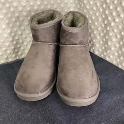 Unisex Classic Mini UGG Boots (Water Resistant) Size M 7 L9 - New